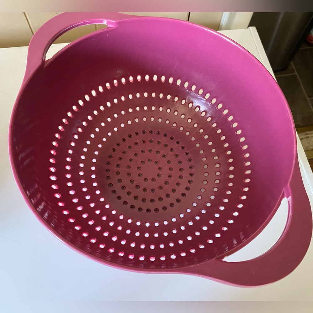 Purple Plastic Colander - Picture 1 of 2